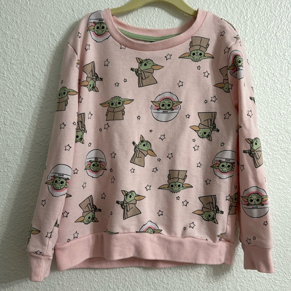 Star Wars Disney Grogu sweater size 7-8 like new